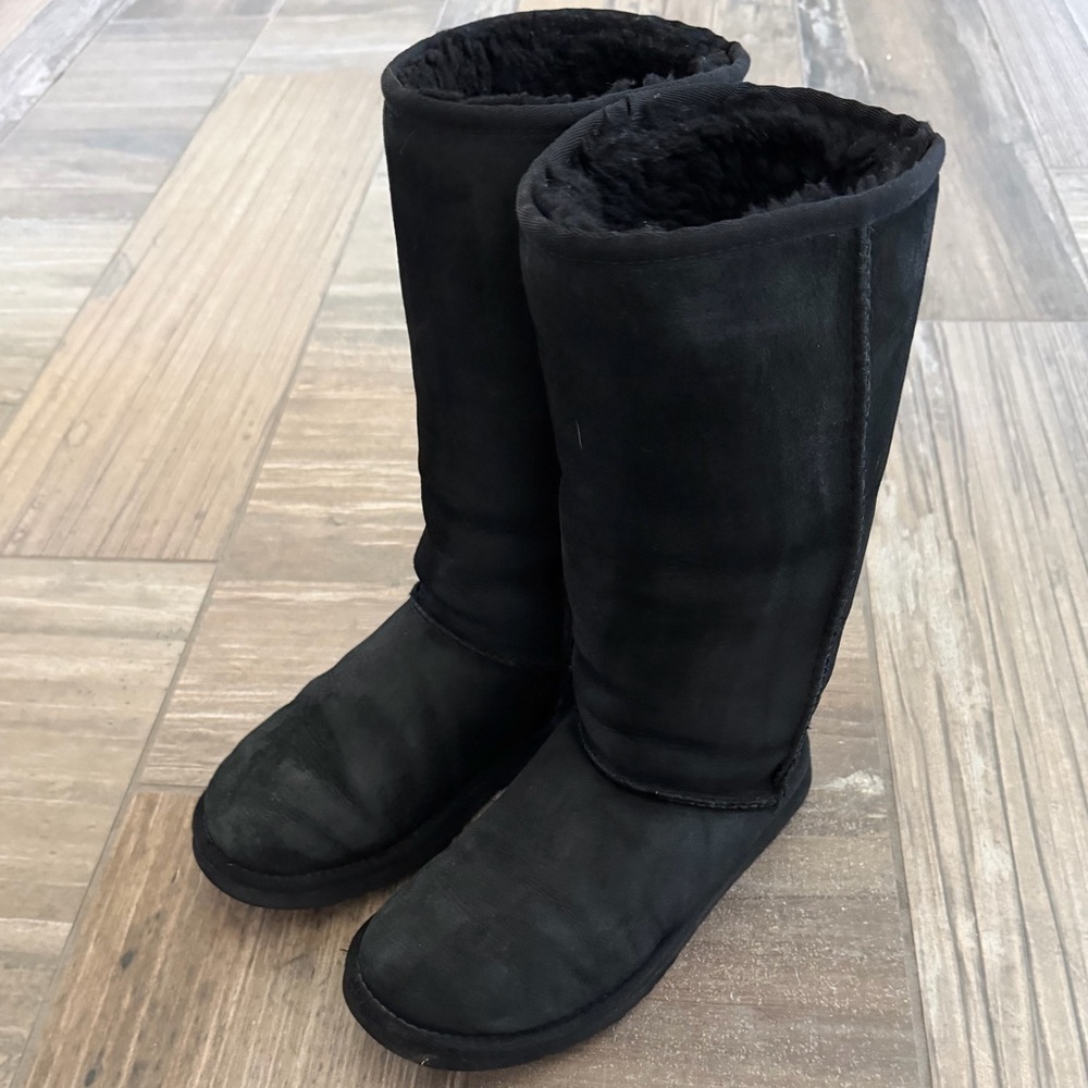Ugg Classic tall in black size 8